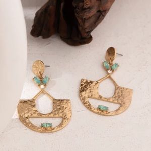 💛Gold plated statement drop earrings